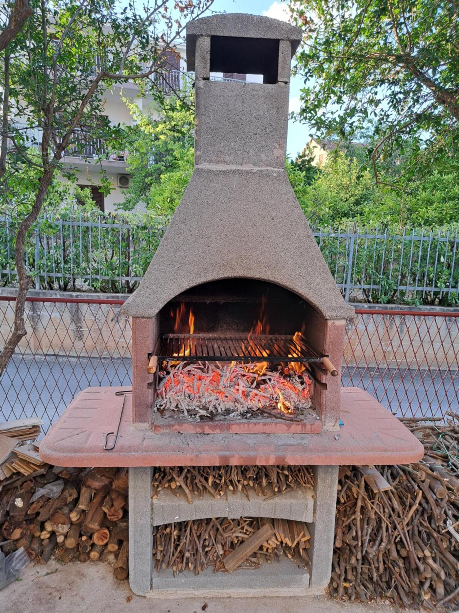 Apartments Jimmi Kaštela Екстериор снимка